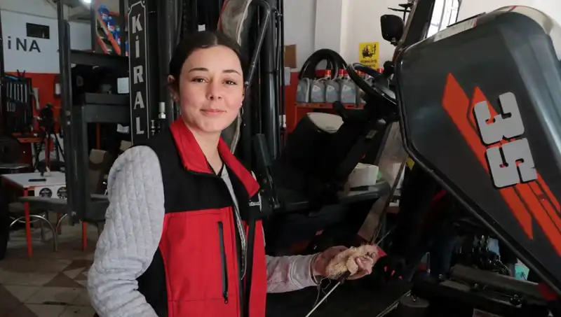 Sanayideki Tek Kadın Çalışan Melike: Forklift Servisinde Yeni Bir Gelecek İnşa Ediyor