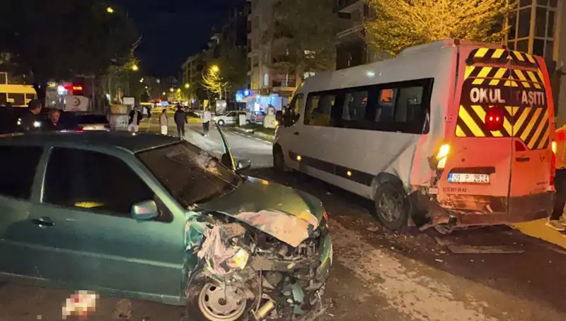 Otomobil Servis Minibüsüne Çarptı: 6 Kişi Yaralandı, Olayın Ayrıntıları Ortaya Çıktı