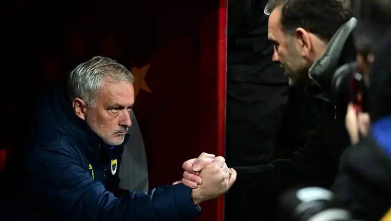 Derbiye Geri Sayım: Mourinho ve Buruk'un Üçüncü Randevusu Heyecanla Bekleniyor!