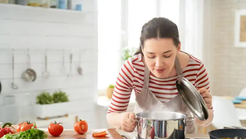 Yemek Hazırlarken Yapılan En Tehlikeli Hata: Uzmanlar Uyarıyor!
