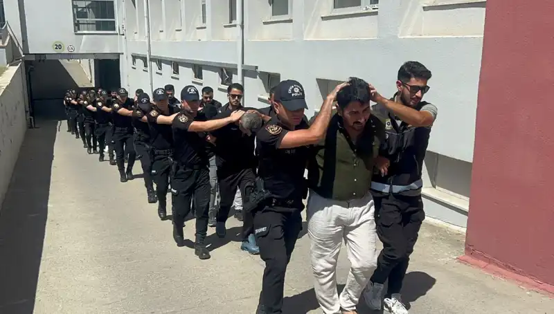 Adana'da Tarihi Eroin Operasyonu: 825 Kilo Uyuşturucu Ele Geçirildi!