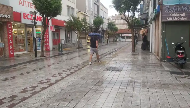 Kırklareli'de Aşırı Sağanak Yağış Hayatı Olumsuz Etkiledi