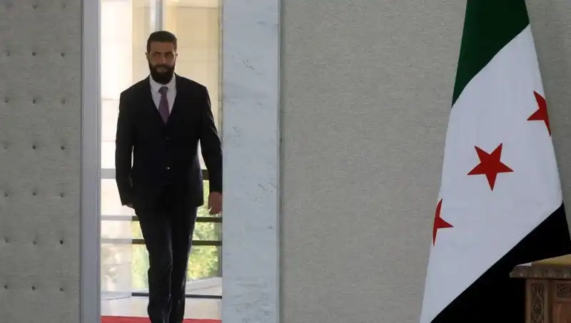 Paris’te Şara-Macron Zirvesi: Suriye’nin Geleceği İçin Yeni Bir Dönüm Noktası
