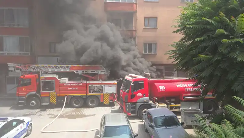 Niğde'deki Beyaz Eşya Deposunda Korkutan Yangın: Sebebi Ne?