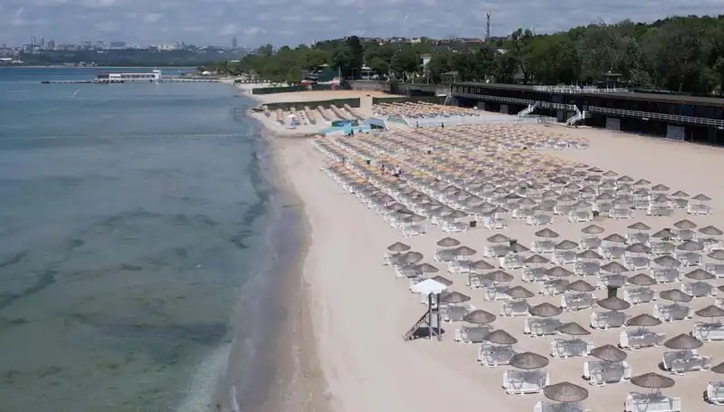 İstanbul Plajlarında 2025 Ücretleri: Sarıyer, Florya ve Adalar Ne Sunuyor?