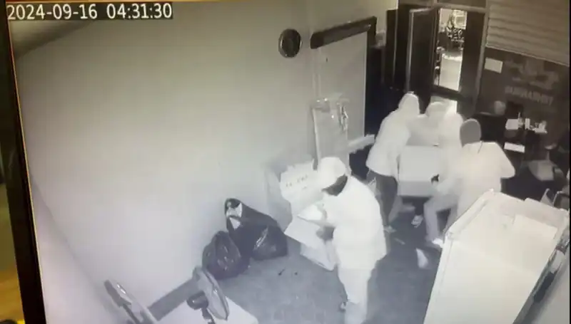 Yerel Hırsızlık Olayında Sırtlayarak Kasayı Götürdüler!