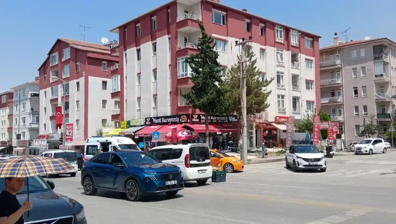 Taksi ile Otomobil Çarpıştı: Kaza Anı Kameralarda