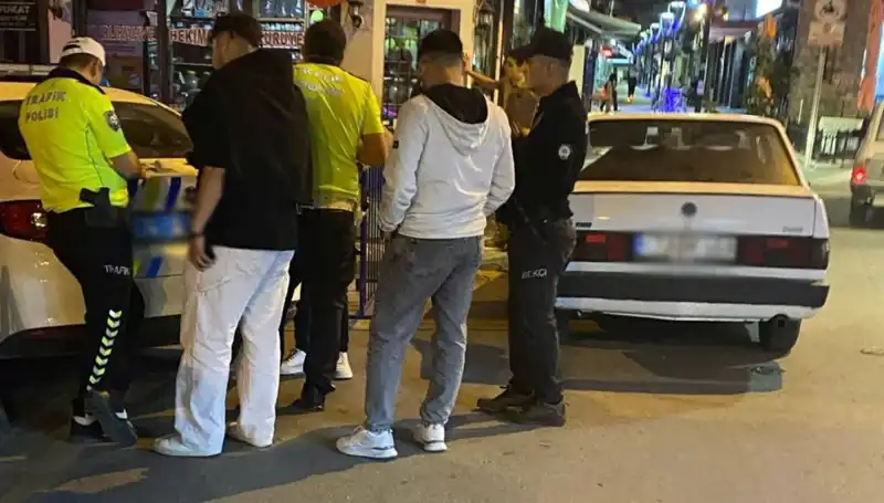 Yüksek Sesle Müzik Dinleyip Trafikte Ceza Alanlar Dikkat!