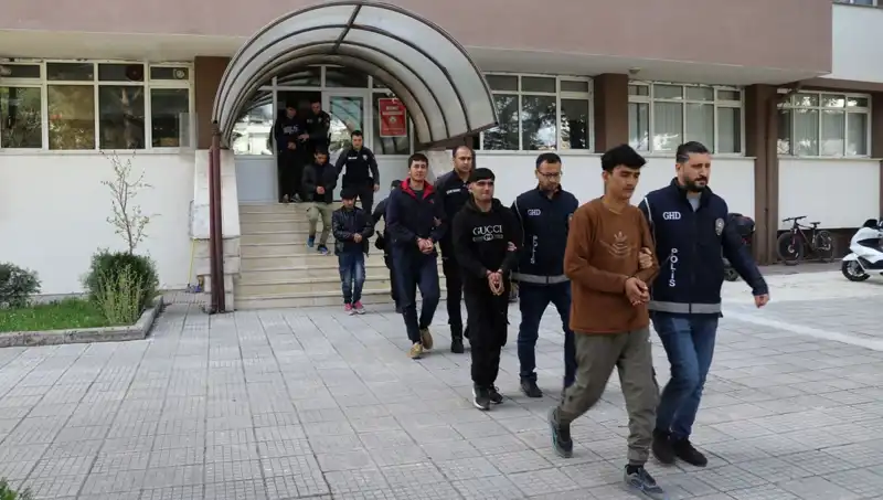 Edirne ve Kırklareli'nde Dev Kaçak Göçmen Operasyonu: 150 Kişi Kurtarıldı