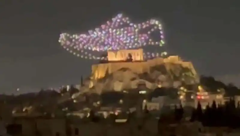 Akropolis Üzerinde Drone İle Reklam Yapmak Suç Mu?