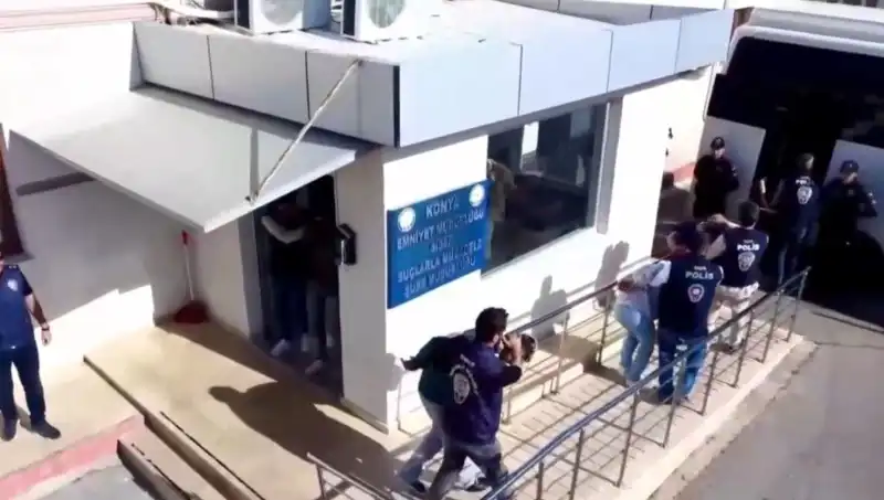 Türkiye Genelinde Dev Dolandırıcılık Ağına Baskın: 13 Gözaltı ve Tutuklama!