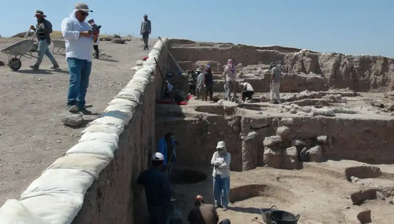 Kilis Oylum Höyük'te Sıcak Havanın Yüzde Sordurmaz Kazı Çalışmaları Devam Ediyor