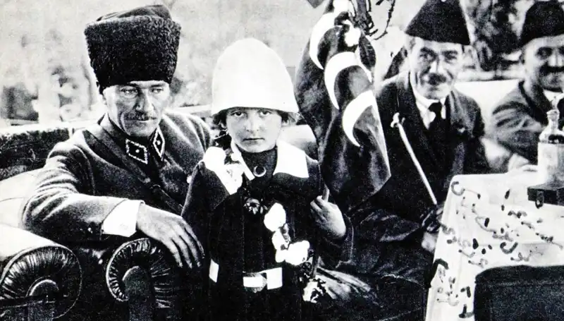 Unutulmaz Bir Anı: O Şapkanın Altında Doğan Bayram