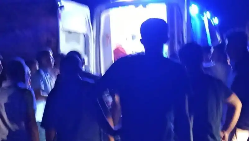 Otomobil Uçurumdan Aşağı Düştü: Sürücü Hastaneye Kaldırıldı