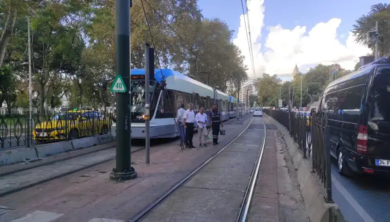 Beyoğlu'nda Tramvay Kazası: Yayaya Çarpma Anı Kamerada
