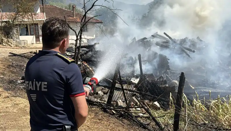 Evde Çıkan Yangın, Ormanın Kalbine Sıçradı: Tüm Gözler Ekiplerde!