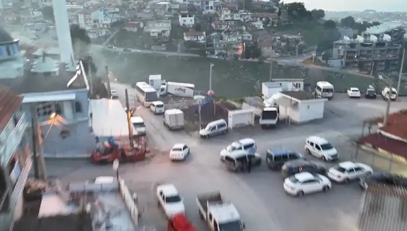 İzmir'de Çarpıcı Operasyon: 99 Gözaltı ve 133 Tutuklama!