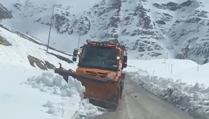 Beş Aydır Kapalı Olan Yol Karların Ardından Nihayet Açıldı!