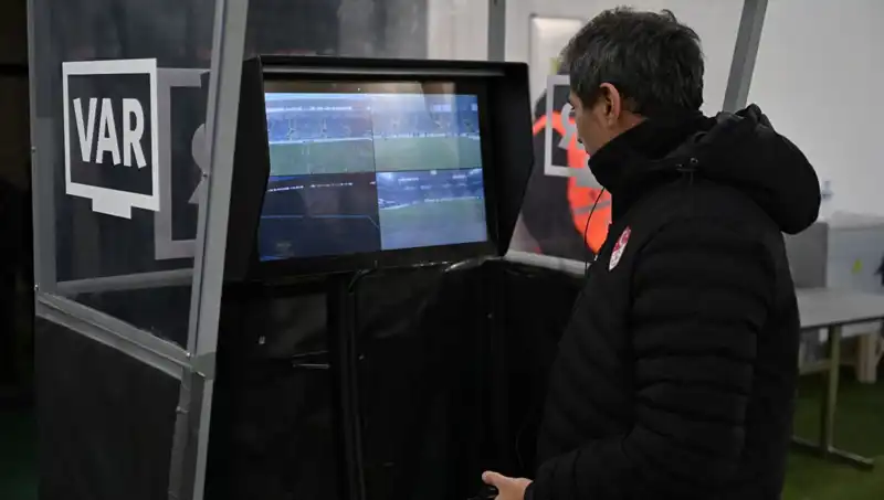 Beşiktaş-Gaziantep FK Maçında Tarihi An: Alman VAR Hakemi Görevde!