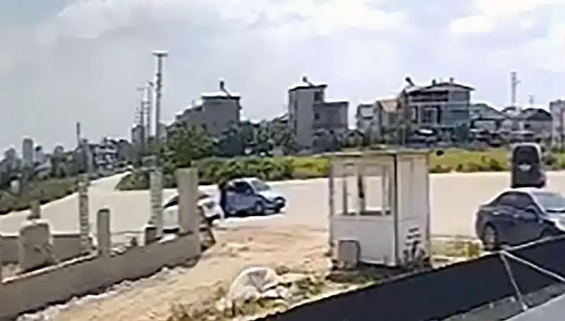 İstanbul'da Park Halindeki Araçlardan 450 Bin Lira Çalan Hırsızlar Yakalandı!