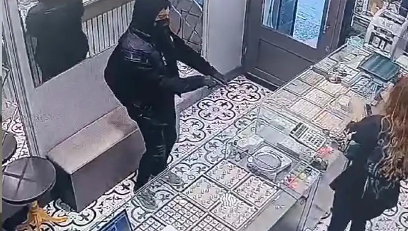 Soygun Girişimi Başarısızlıkla Sonuçlandı, Dolapta Yakalandı!