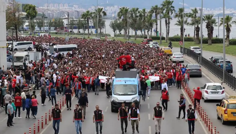 İzmir'de Grevdeki İşçiler, Taleplerinin Peşinden Kararlılıkla İlerliyor
