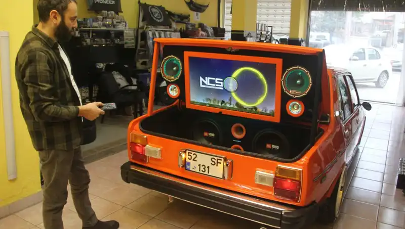 1978 Model Araç, Bir Yıldır İş Yerinde Dekor Amaçlı Kullanılıyor!