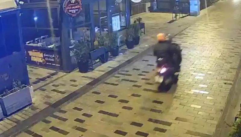 Gece Kulübü Önünde Haraç Saldırısı: Torpil ve Silah Kullanıldı