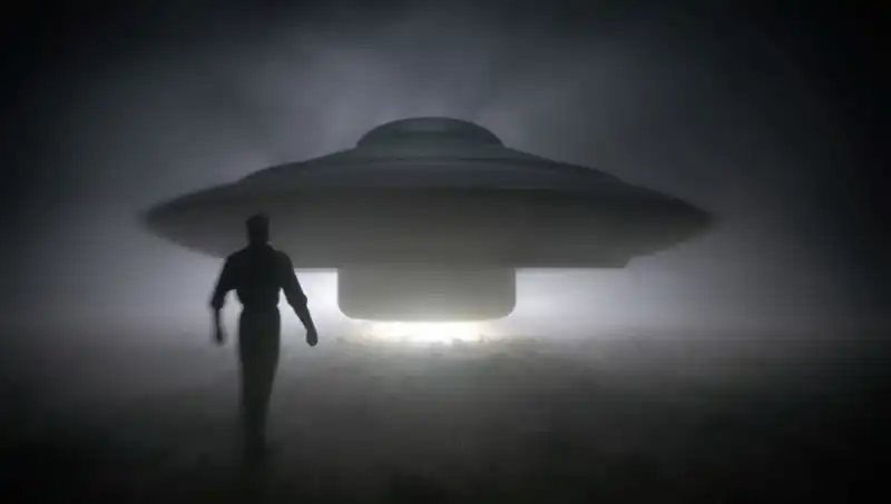 UFO Uzmanı: Uzaylılar Masum İnsanları Öldürüyor!