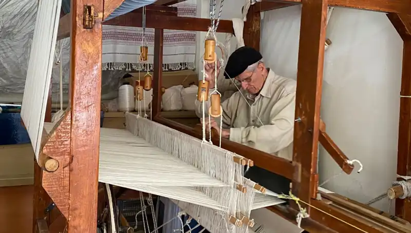 62 Yıldır Sanatıyla Hayat Bulan Usta: İplerle Öyküler Anlatıyor