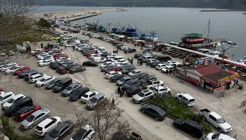 Bayramda Tıkanıklık! İlçeye 4 Günde 14 Bin 600 Araç Girişi