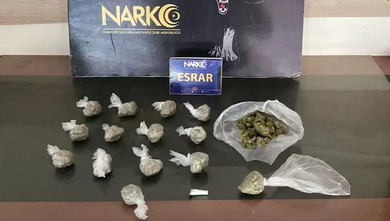 Suriye’den Gelen Kamyonette Ele Geçirilen Esrar Şoku