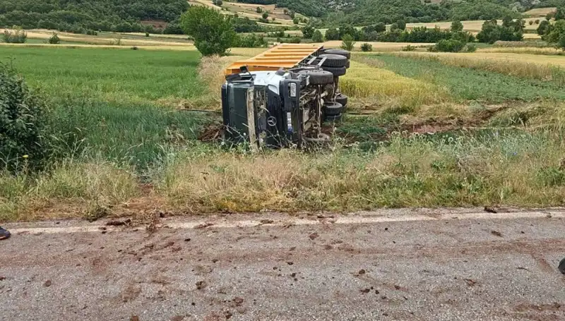 Tokat'ta Devrilen Kamyonun Şoförü Kaza Sonucu Hayatını Kaybetti
