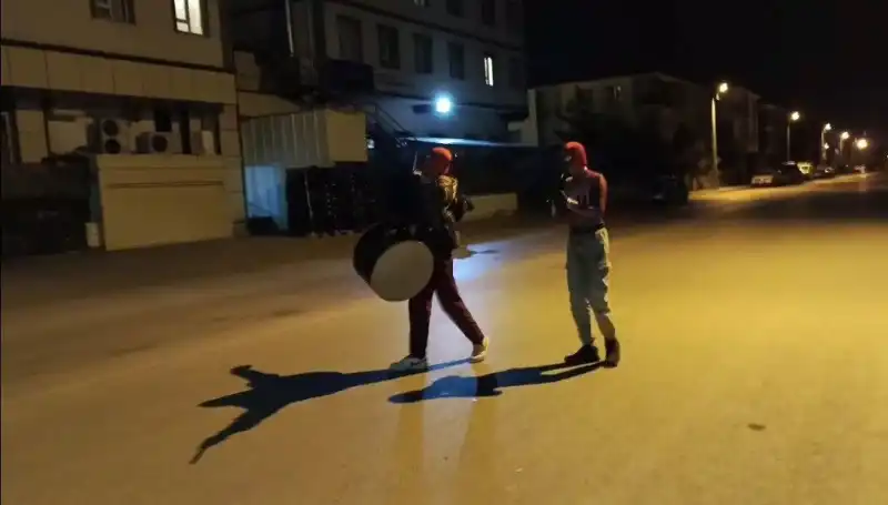 Erzincan’da Sahur Gösterileri: "Örümcek Adamlar" Sokakları Şenlendirdi