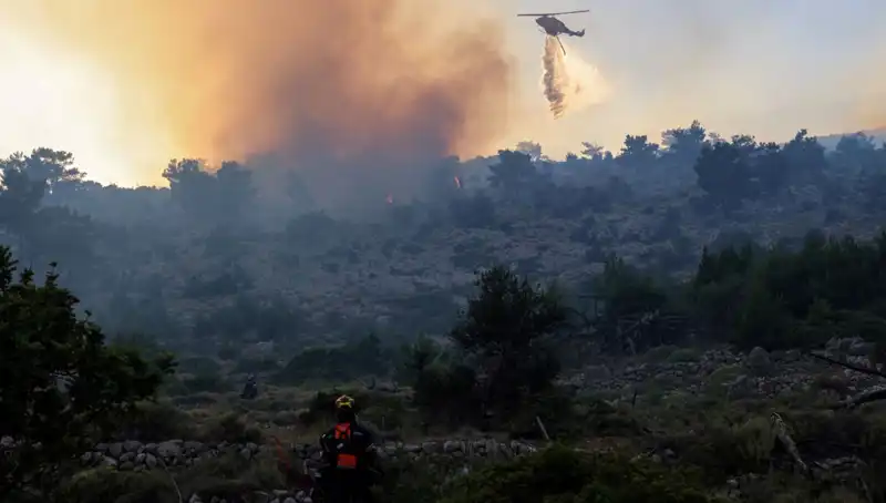 Eğriboz Adası’nda Orman Yangını: İki Köy Tahliye Edildi, Halk Tedirgin!