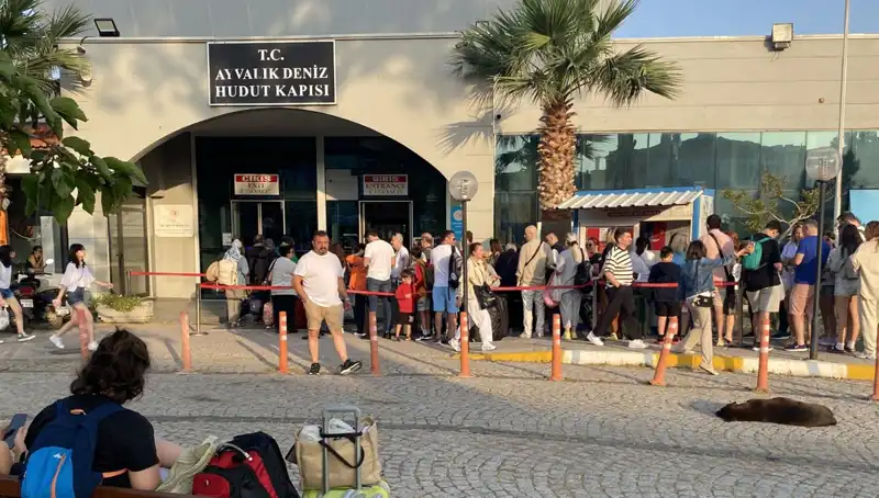 Bayramda Midilli Adası’na Sıcak Bir Akın: Tatilcilerin Yeni Gözdesi