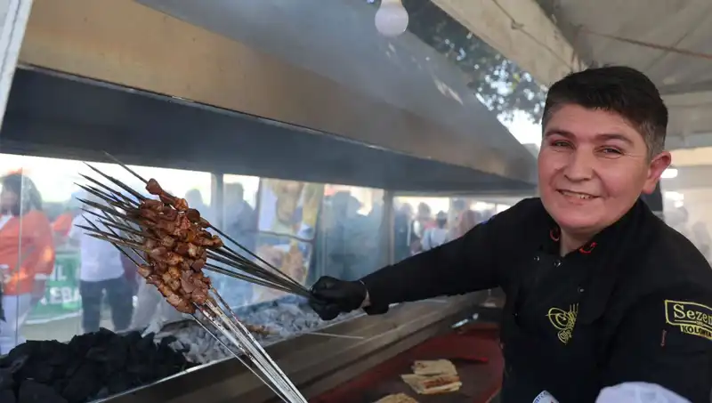 Kozan Karnavalı’nda Ciğer Şöleni: Yarım Ton Tüketildi!