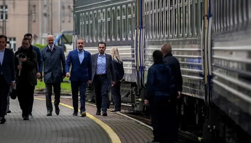 Dışişleri Bakanı Fidan, Ukrayna'da Kritik Görüşmeler Gerçekleştirdi