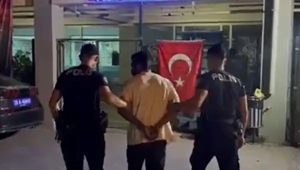 İzmir’de 18 Yıl Hapis Cezasıyla Aranan Firari Ekip Tarafından Ele Geçirildi