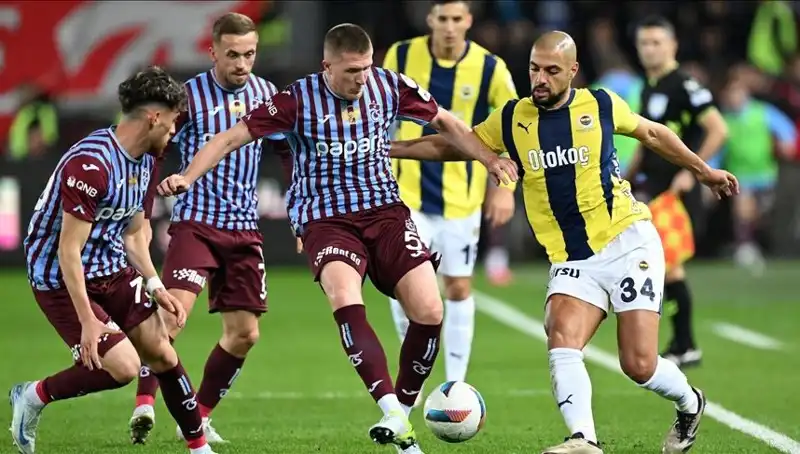 Fenerbahçe ve Trabzonspor, Kadıköy'de Süper Lig'de Derbi Heyecanı Yaşanacak