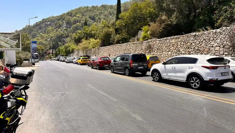 Fethiye-Ölüdeniz Yolunda Tatilci Yoğunluğu: Uzun Kuyruklar Bekliyor!