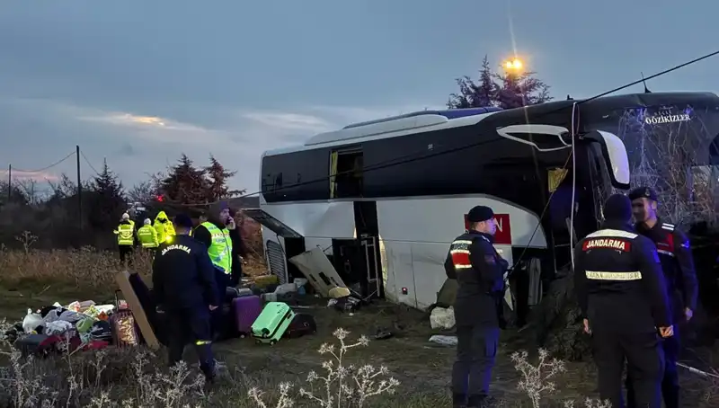 Çanakkale’de Kontrolden Çıkan Otobüs Şarampole Uçtu: 37 Yaralı!