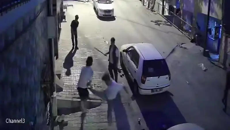Başakşehir'de Taşlı Sopalı Kavga: Sokaklar Biranda Karıştı!
