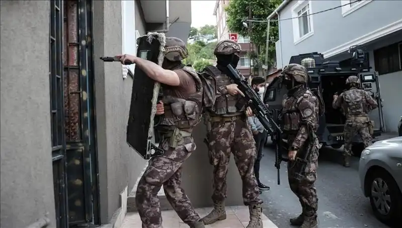 İstanbul'da DAEŞ'e Yönelik Operasyonda 20 Şüpheli Gözaltına Alındı