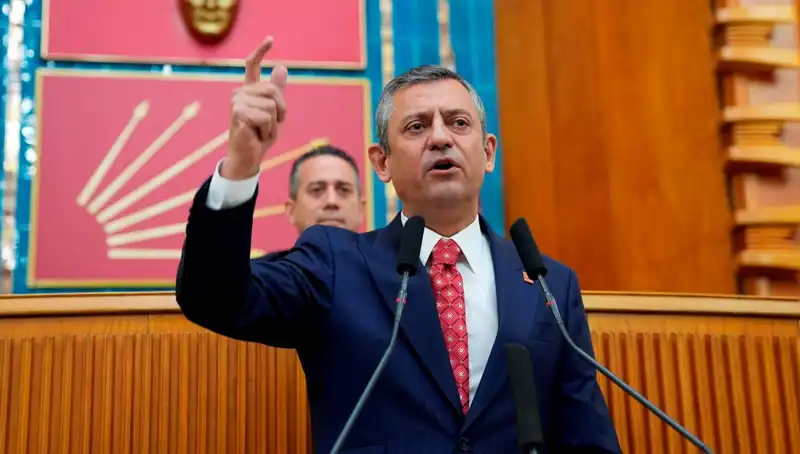 Özgür Özel'den İBB Soruşturmasına Sert Tepki: 'Hukuk Siyasi İktidarın Aracıdır'
