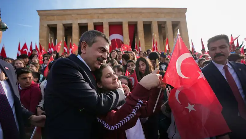 Anıtkabir’de Özel Anlar: Bakan Tekin ve Çocukların Buluşması