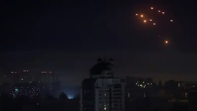Rusya’nın Kiev Hava Saldırısı ve Sumi’deki Tahliyeler: Son Gelişmeler
