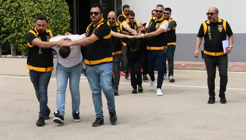 İş Adamına Kapaklayan Sevgili Tuzağı: Tehdit ve İhanetle Para Aldılar