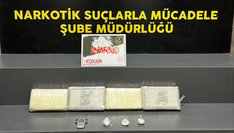 İzmir'de Uyuşturucu Operasyonu: Çok Sayıda Gözaltı ve Ele Geçirilen Malzemeler