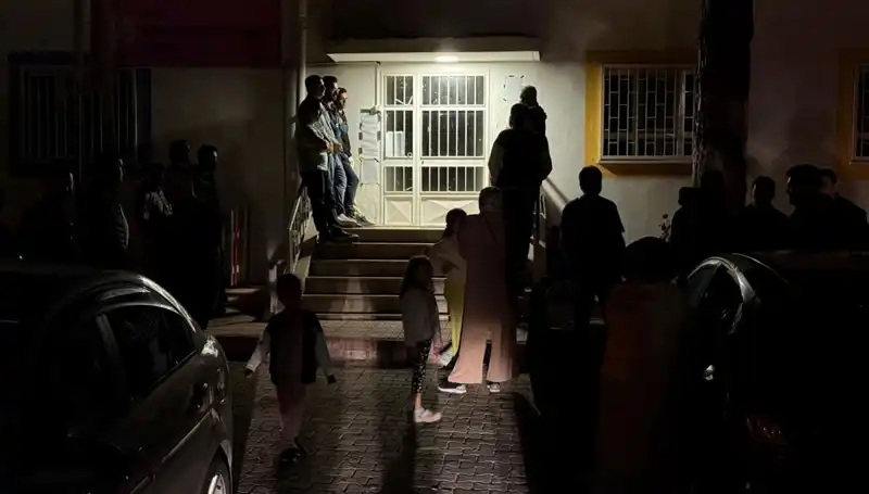 Akşamdan Kuyruğa Giren Veliler: Anaokulu Kaydı İçin Yoğunluk Yaşandı